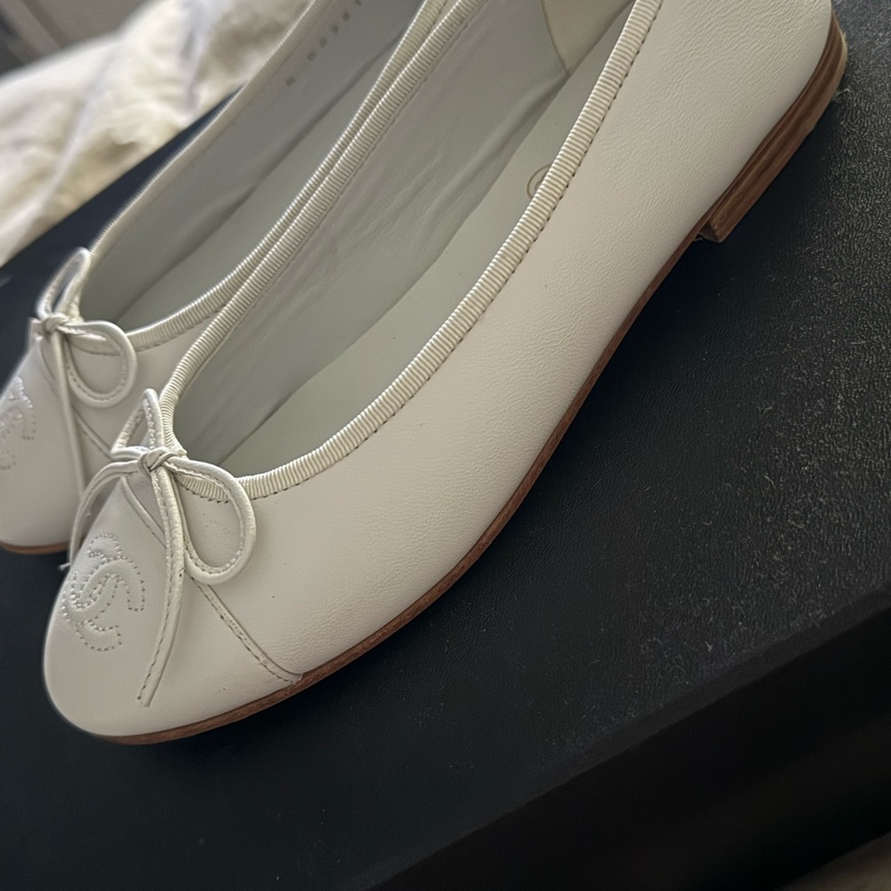 CHANEL White Leather Loafers - Picture 4 of 10